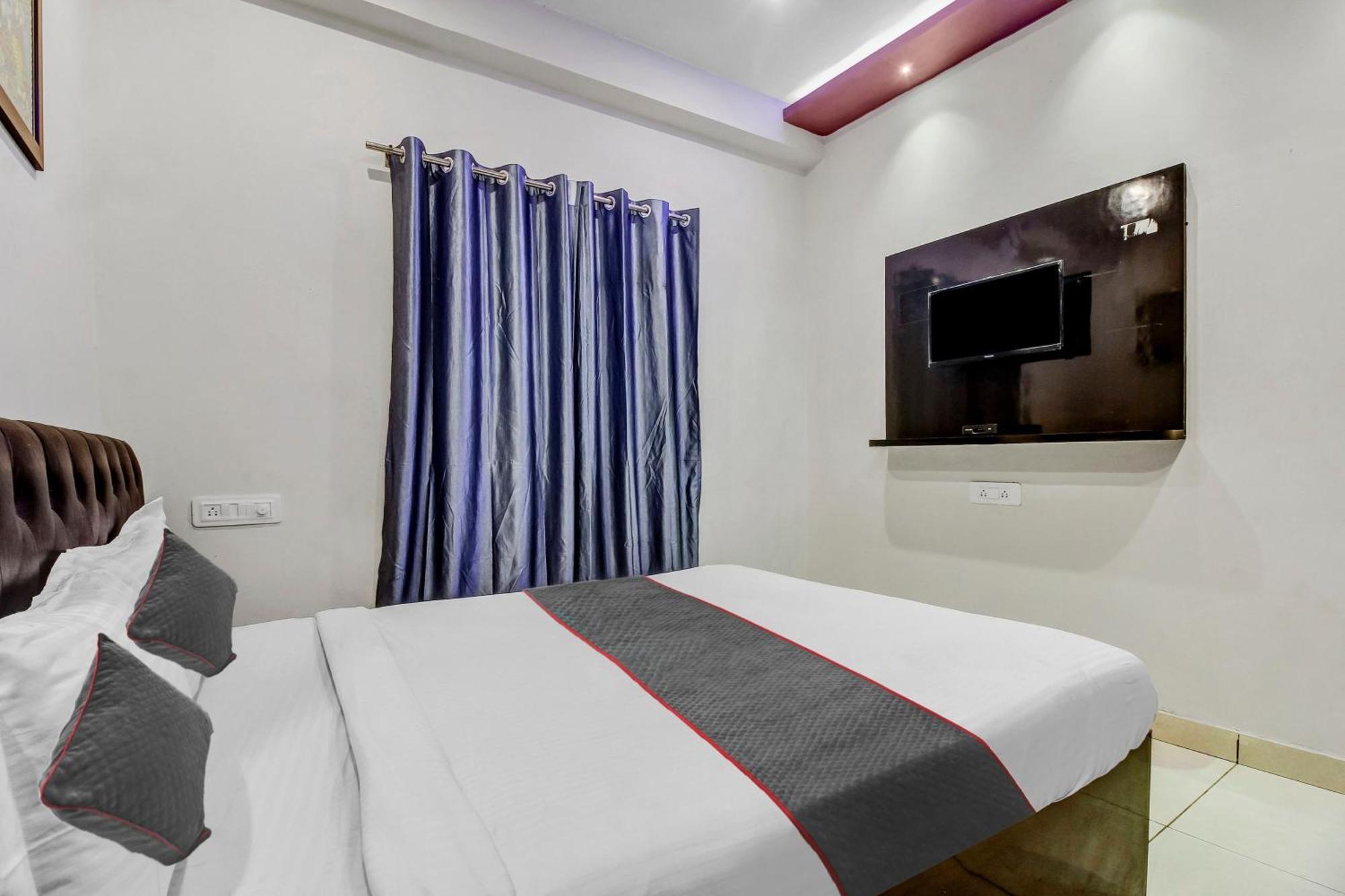 Collection O Galaxy Suites Hyderabad Exterior foto