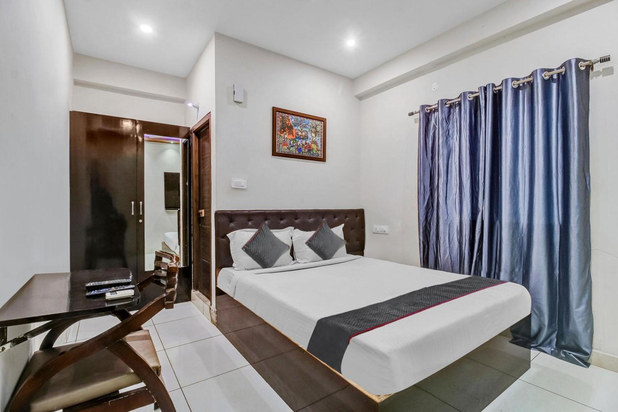 Collection O Galaxy Suites Hyderabad Exterior foto
